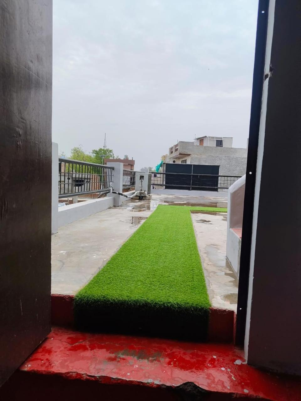 Hotel Crystal Dreams Mathura Exterior foto
