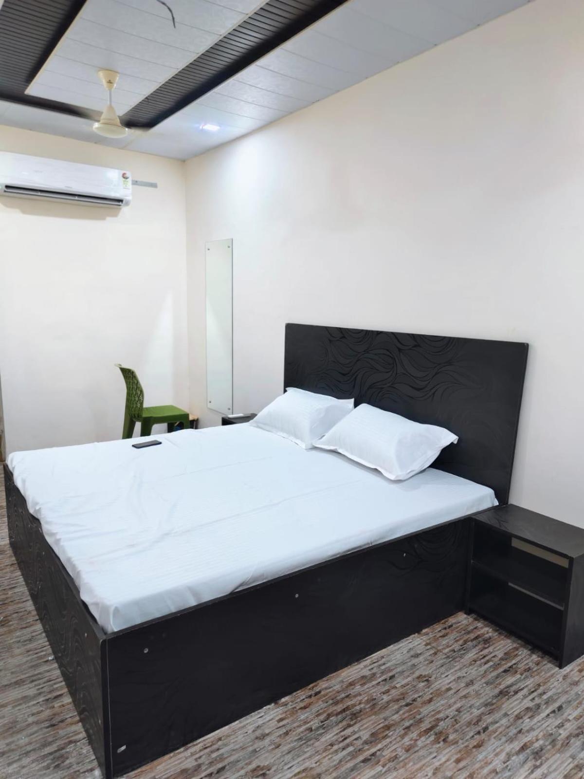 Hotel Crystal Dreams Mathura Exterior foto