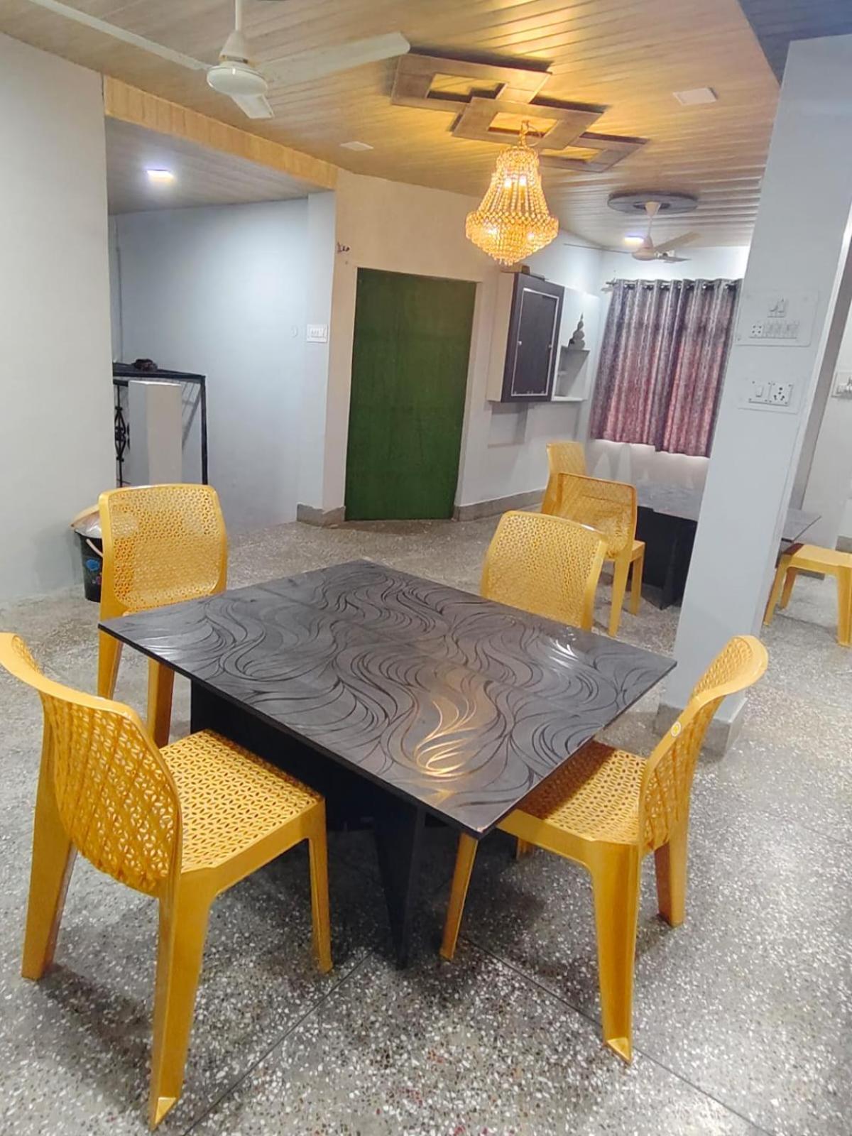 Hotel Crystal Dreams Mathura Exterior foto